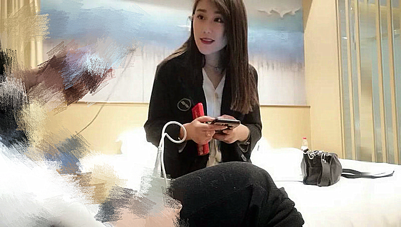 斯文眼镜男酒店网约女神范清纯漂亮大美女啪啪,见美女既漂亮又年轻问等下你能不能放得开 女说 要多开 我怕你放不开